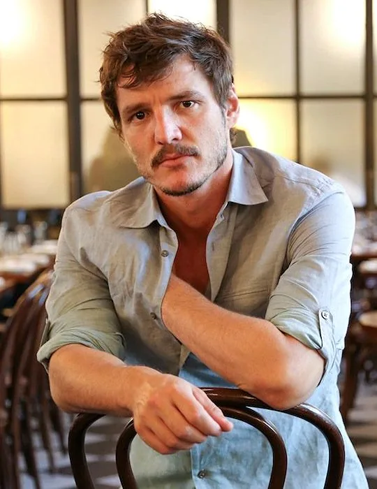Barba, cabelo e bigode do noivo
